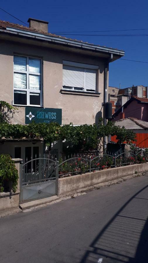 Edelweiss Hostel Štip Extérieur photo